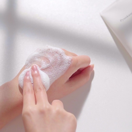 Delikatna, oczyszczająca pianka do każdej cery (Cleansing Foam 150 ml) Pyunkang Yul