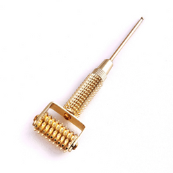 Wałeczek do masażu twarzy z miedzi(Gold Derma Roller) Easy Livin'