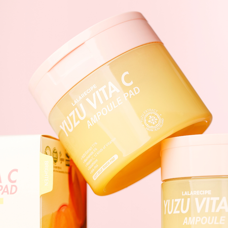 Rozjaśniające płatki z witaminą C (Yuzu Vita C Ampoule Pad) LalaRecipe