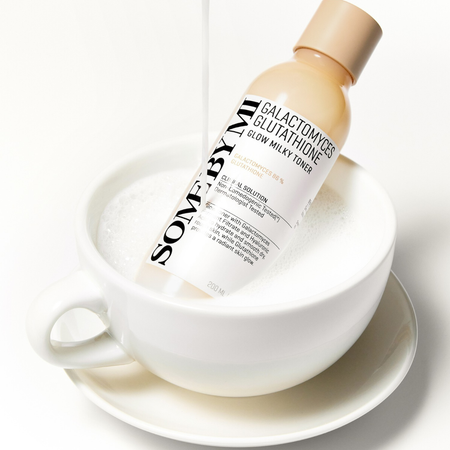 Mleczny toner nawilżająco-rozjaśniający (Galactomyces Glutathione Glow Milky Toner) SOME BY MI