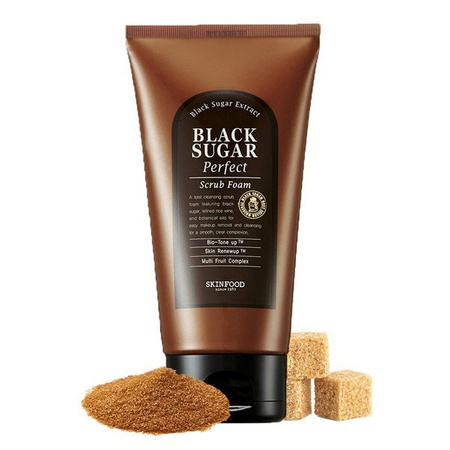 Pianka peelingująca z czarnym cukrem i karmelem (Black Sugar Perfect Scrub Foam) Skinfood