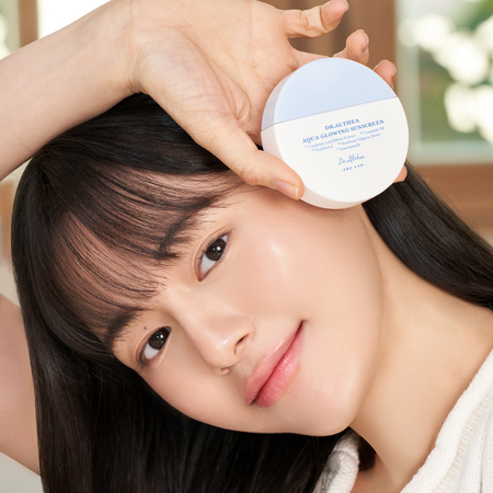 Nawilżający krem przeciwsłoneczny SPF50+ PA++++ (Aqua Glowing Sunscreen) Dr. Althea
