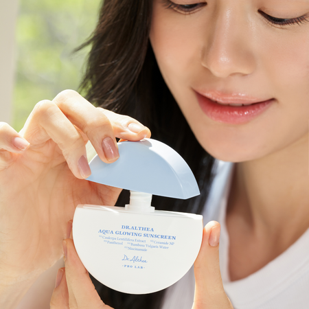 Nawilżający krem przeciwsłoneczny SPF50+ PA++++ (Aqua Glowing Sunscreen) Dr. Althea