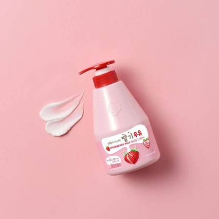 Lekki balsam do ciała (Strawberry Milk Body Lotion) Kwailnara 